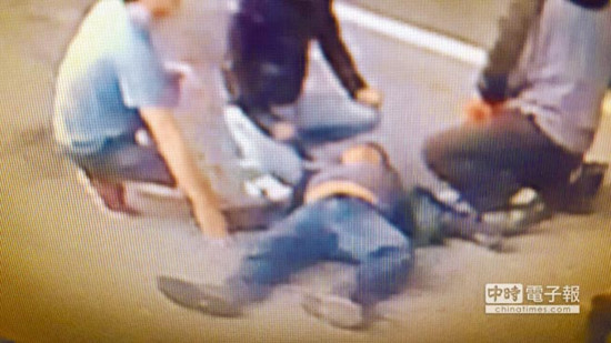 大陸游客 摔死 哈雷摩托 大陸游客臺灣騎哈雷摩托摔死家屬質疑謀殺(圖) 大陸游客 摔死 哈雷摩托 大陸游客臺灣騎哈雷摩托摔死家屬質疑謀殺(圖)