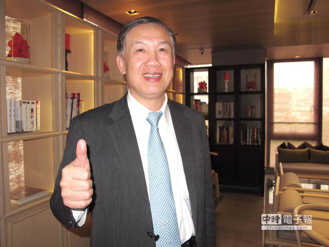 商總理事長賴正鎰繼拋出停用、遷移松山機場主張后,建議將運量釋出到臺中清泉崗機場 商總理事長賴正鎰繼拋出停用、遷移松山機場主張后,建議將運量釋出到臺中清泉崗機場