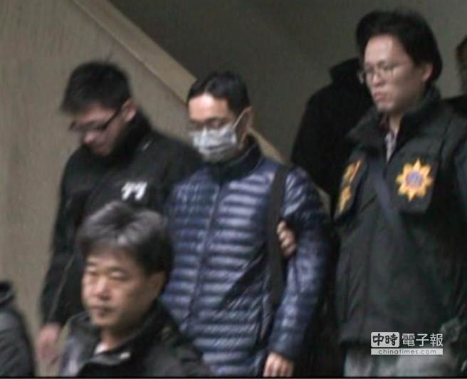 已婚男醫師看上女勞保黃牛 協助開不實診斷書雙落網 已婚男醫師看上女勞保黃牛 協助開不實診斷書雙落網