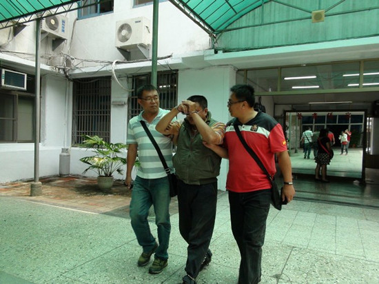 男子搶銀樓最粗金項鏈落網稱項鏈掉了氣壞老板