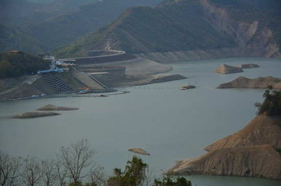 �_�Ͻ����ؼ�����ǰ�����A����ˮΣ�C���D��