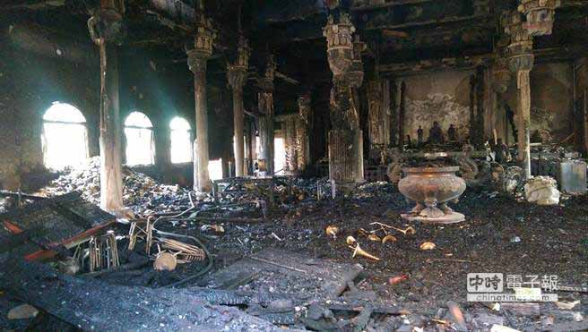 伸港福安宮昨深夜大火,正殿付諸一炬,成為廢墟。 伸港福安宮昨深夜大火,正殿付諸一炬,成為廢墟。