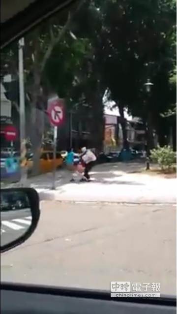 һ��ĸŮ���ֱ��l(f��)֫�w�����_ͻ���^��ȫ���������ς��W(w��ng)�j�����_ý���z���棩