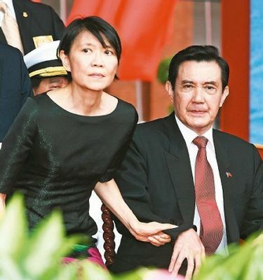 馬英九爆料夫人周美青錯把英文冷啤酒看成金熊(圖) 馬英九爆料夫人周美青錯把英文冷啤酒看成金熊(圖)