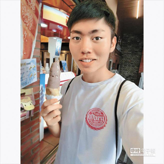 臺塵爆“奇跡男孩”病情穩定 看美食節目喊餓(圖) 臺塵爆“奇跡男孩”病情穩定 看美食節目喊餓(圖)