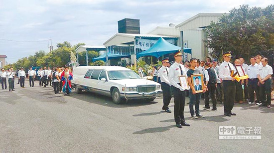 �_�����T���ڱ�ײ�������ѳ�����g��