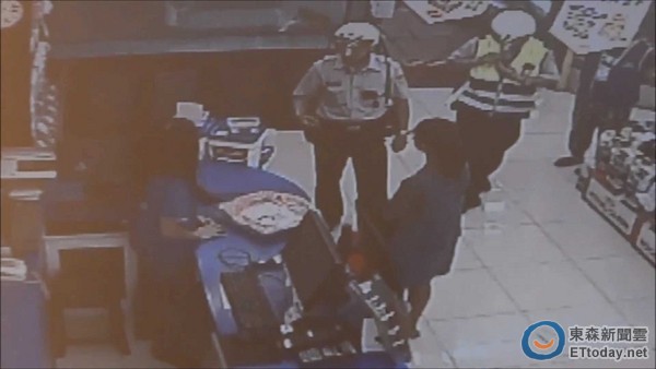 女大學生想幫流浪貓洗澡 沒錢無奈偷寵物店被逮 女大學生想幫流浪貓洗澡 沒錢無奈偷寵物店被逮