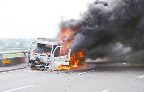 �_(t��i)��һ�\(y��n)��ڤ��؛܇(ch��)ͻȻ����С�r(sh��)����ֻʣ�Ǽ�