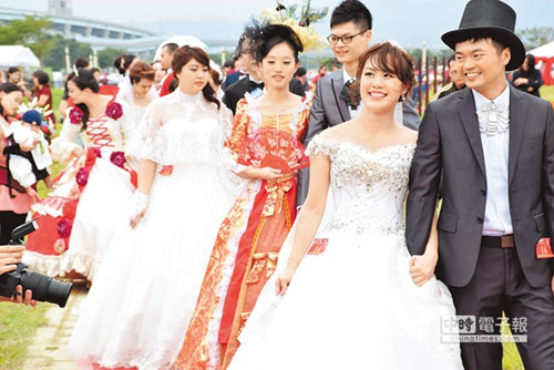 新北市辦戶外聯合婚禮百對新人古典裝扮(圖)
