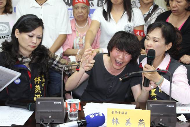 臺南女學生跳樓自殺 悔過書控訴老師侮辱母親(圖) 臺南女學生跳樓自殺 悔過書控訴老師侮辱母親(圖)