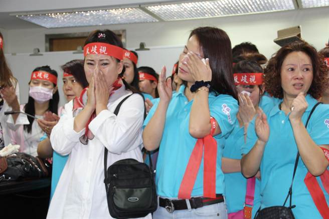 臺南女學生跳樓自殺 悔過書控訴老師侮辱母親(圖) 臺南女學生跳樓自殺 悔過書控訴老師侮辱母親(圖)