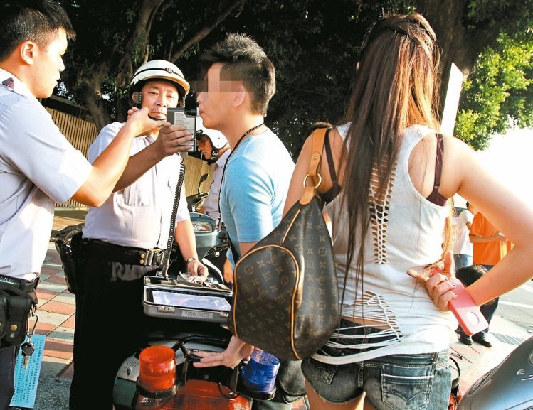 酒駕犯擠爆監獄 臺中檢方決定“自行”放寬標準 酒駕犯擠爆監獄 臺中檢方決定“自行”放寬標準