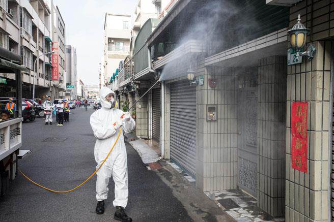臺南登革熱新增病例數首降至百例以下(圖) 臺南登革熱新增病例數首降至百例以下(圖)