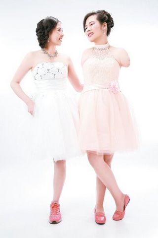 男友不離不棄臺(tái)“單腳新娘”跨越痛苦收獲愛情