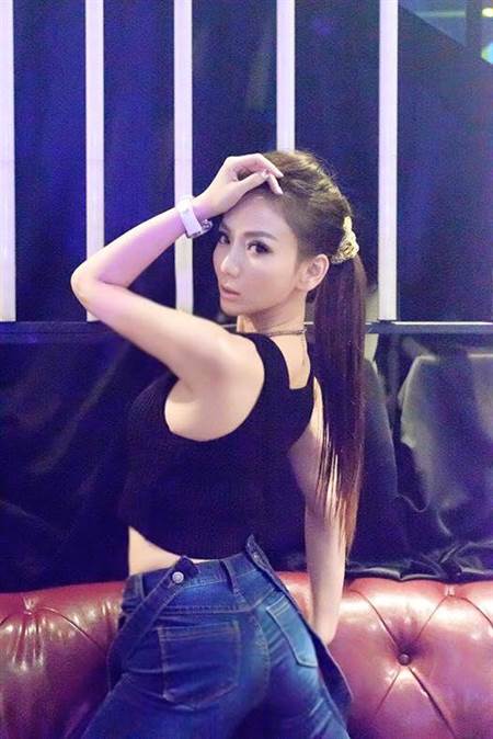 “太陽花女王”劉喬安發(fā)裸照 喊話進軍演藝圈 “太陽花女王”劉喬安發(fā)裸照 喊話進軍演藝圈