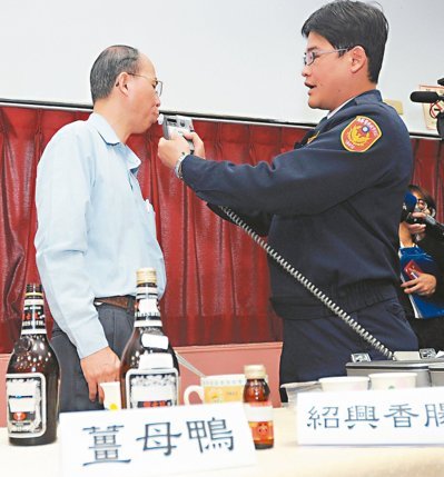 ��ֻ�����]�Ⱦơ��_(t��i)����ĸ�����{�塱���P��ԩ