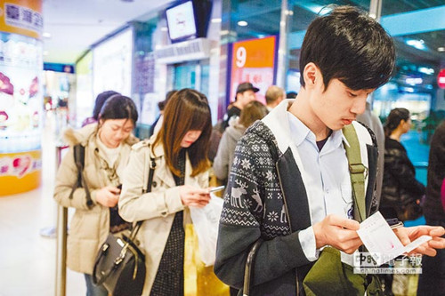 �_(t��i)ý:�ɰ�������^��F(xi��n)���ձ�ÿ�컬�֙C(j��)��4С�r(sh��)