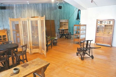 “退休金都變了桌子”老夫婦4年收藏數百件老家具