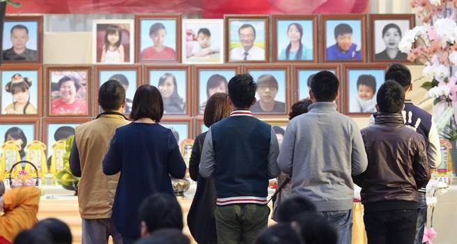 �_(t��i)������������