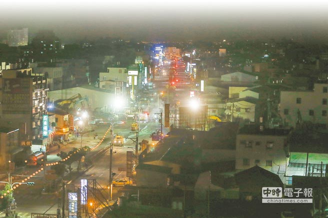 �������ľS�ڽ�����Ǿ�Ԯ��һ���䣬�����ˆT��ҹ�s������ͨ���S�ڴ�ǽؔ������·