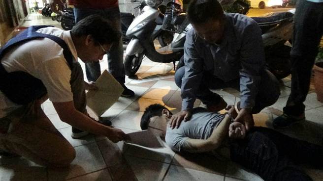 臺(tái)灣一對(duì)毒鴛鴦吵架竟對(duì)空鳴槍 事后雙雙落網(wǎng) 臺(tái)灣一對(duì)毒鴛鴦吵架竟對(duì)空鳴槍 事后雙雙落網(wǎng)