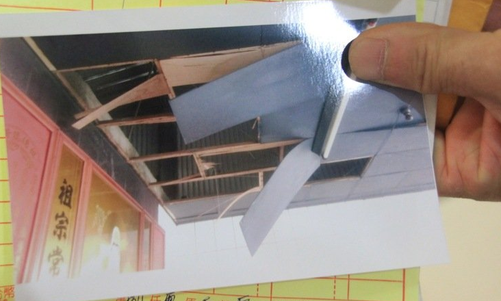 臺灣詐騙嫌犯逃跑時踩壞住戶屋頂 受害住戶求償無門 臺灣詐騙嫌犯逃跑時踩壞住戶屋頂 受害住戶求償無門