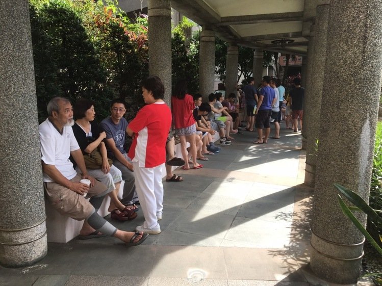 �±�һסլ�ǻ𾯣�ס������ͥ���y