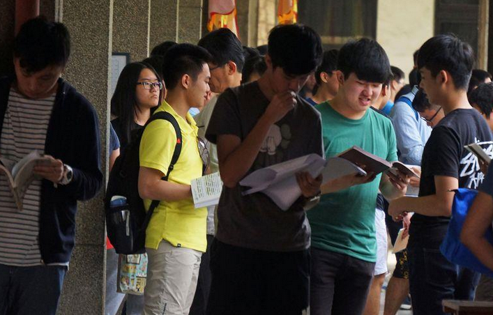 臺灣少子化危機發(fā)酵 6所高校缺額超5成創(chuàng)新高 臺灣少子化危機發(fā)酵 6所高校缺額超5成創(chuàng)新高