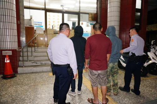 ���x���(y��ng)���t(y��)Ժ4��5����������ң���������(d��ng)����(du��)�����{(di��o)醱O(ji��n)ҕ����܇(ch��)׷�ˣ�������С�r(sh��)�������������ˡ��_(t��i)����(li��n)�ψ�(b��o)��ӛ���ֲ�򑣯�zӰ