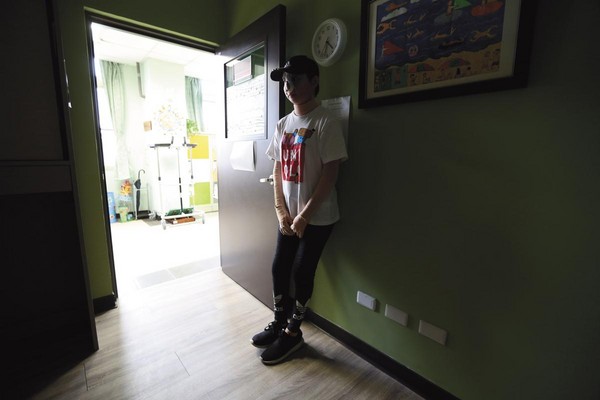 八仙塵爆案兩周年 傷者:這是我抗不來的(圖) 八仙塵爆案兩周年 傷者:這是我抗不來的(圖)