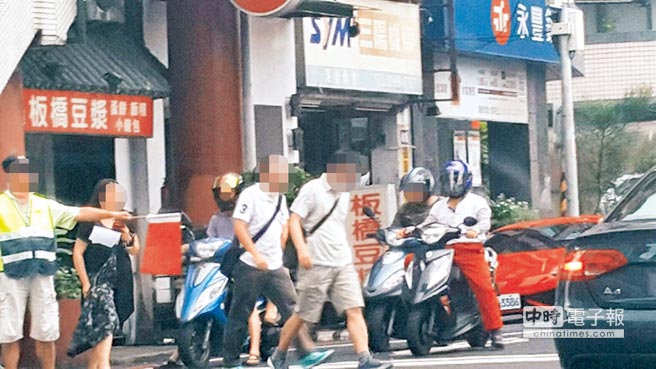 買地遭坑數千萬 兄弟二人殘忍分尸9旬老翁 買地遭坑數千萬 兄弟二人殘忍分尸9旬老翁