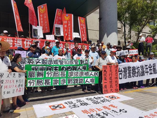 驅離反年改抗議民眾 高雄岡山分局長被告瀆職 驅離反年改抗議民眾 高雄岡山分局長被告瀆職
