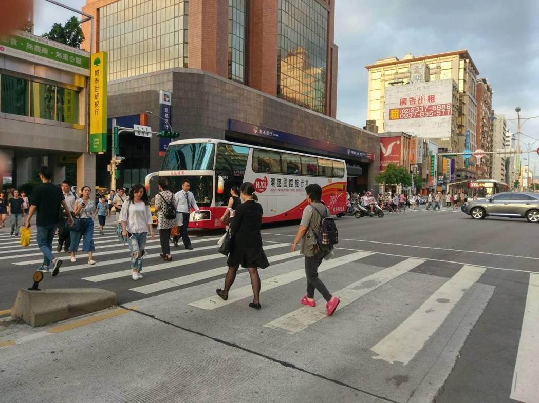 �_(t��i)������늏S�B�m(x��)���C(j��) �°�߷��ڽ�ͨ��̖(h��o)��ȫ��