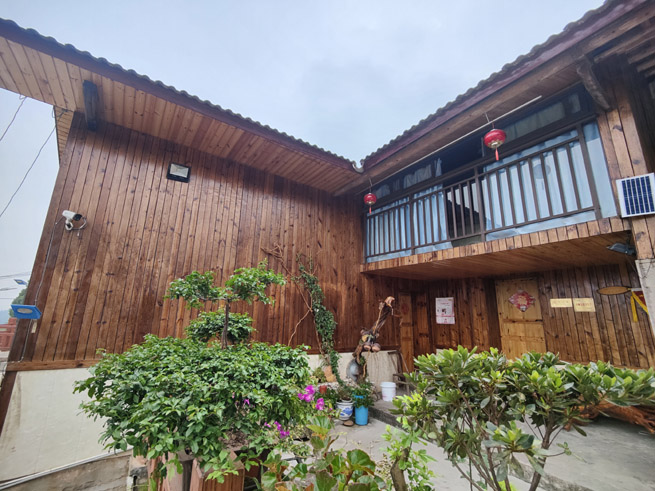 農(nóng)房整治后村民的氣派“小別墅”。徐俊聰攝