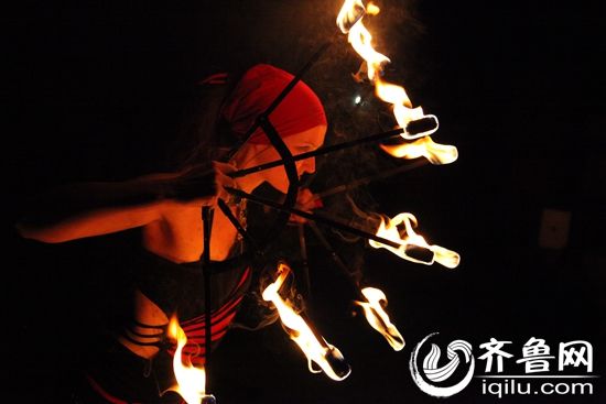 �Ĵ���������Ů����