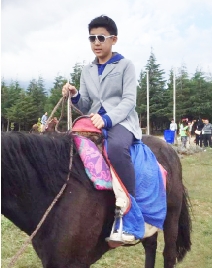 1��29�������������f���ö��Ε��h�_Ļ���ڕ����ϣ�һλ�������������t�I�������������˸�����Pע���@λ����������������һ��14�q�ĳ����W�����˴������������������������ϯ���f���h�����ڈF��ί�����ˆT���ܱ��������ӛ�߲��L�r��ʾ��������ϯ�ˆT��������Ҫ���� ���h���ݣ������c��ʽ�ĕ��h������֮�������]��������������탞�㡣