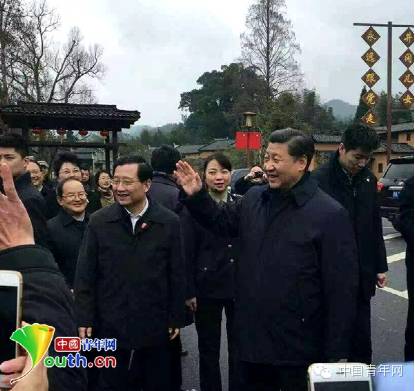 2��2�գ��Ϸ���С�ꡱ������ƽ����������ɽ��������Ⱥ����