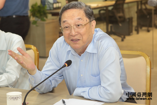 俞正聲11日下午來到廈門海滄出席“樂業(yè)兩岸 創(chuàng)享未來”青創(chuàng)先鋒匯交流活動(dòng) 俞正聲11日下午來到廈門海滄出席“樂業(yè)兩岸 創(chuàng)享未來”青創(chuàng)先鋒匯交流活動(dòng)