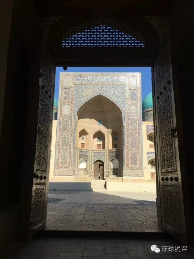 �DƬĬ�J���}