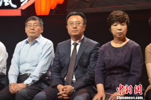 �Y�ψD�������fɽ�����L�⡷��Ŀ�У�ɽ��11�����е���ί��ӛ�����L�����L��һ�μ��w���R���ƽ����Ρ��D��6��17��ԓ��Ŀ�C������F����������Ȫ�и����L����䓡��R���и����L��������\���и����L����١����� �z