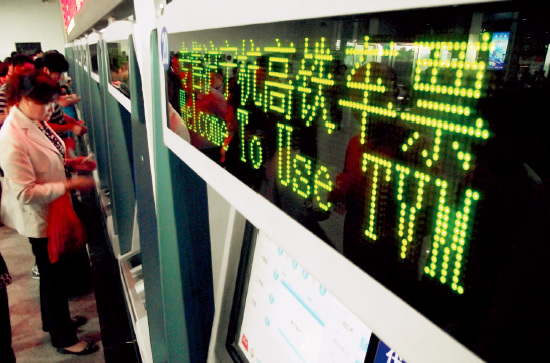 p63 滬寧高鐵、寧杭高鐵2015 年凈利潤分別達(dá)到6.41 億元、1.01 億元。CFP