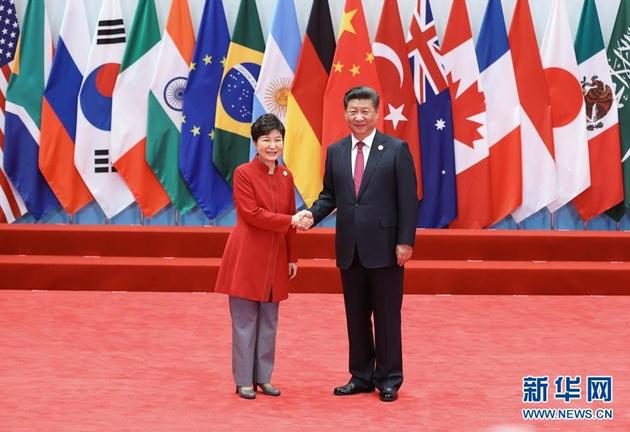 �Y�ψD��9��4������ʮ�����F�I���˵�ʮһ�η���ں����e�У��Ї�������ϯ����ƽ�ڇ��H���[����ӭ�Ӹ��ɆT�ͼ��e���I���������P���H�M��ؓ؟�����@������ƽ�c�n�����y���Ȼ������� ���A��ӛ���Rռ�ɔz