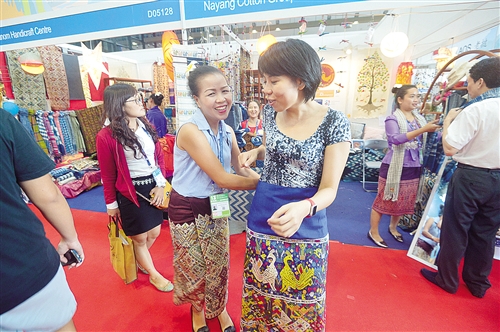 東盟各國特色展品亮相會展中心 “圈粉”南寧市民