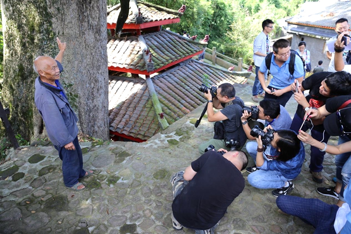 ���W�jý�w�����D�ġ��������L��· ԭ���ゃ���@�ӵľWýӛ�ߣ�