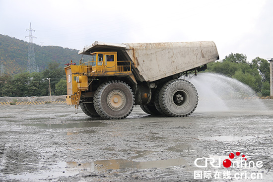 �DƬĬ�J���}