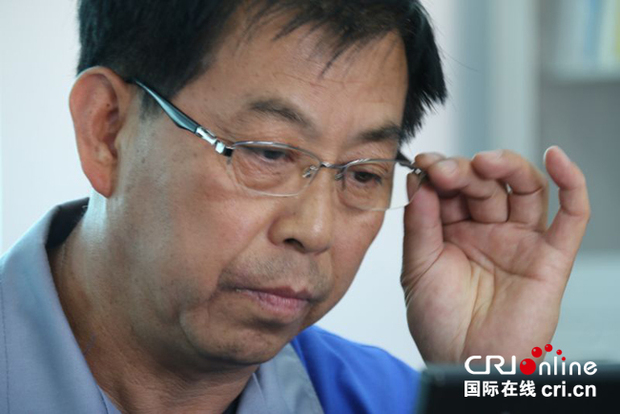 �DƬĬ�J���}