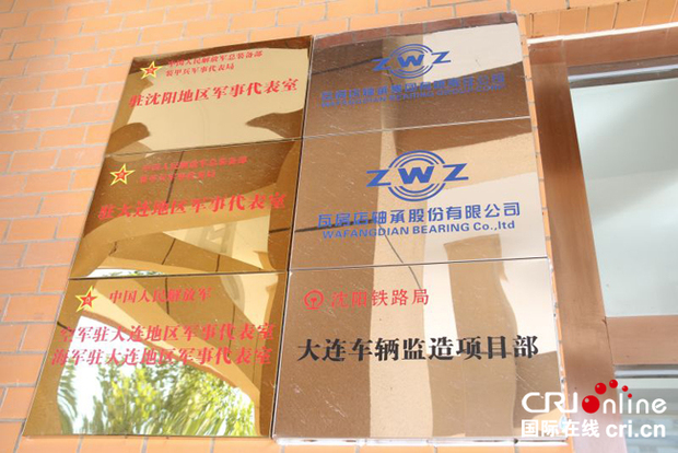 �DƬĬ�J���}