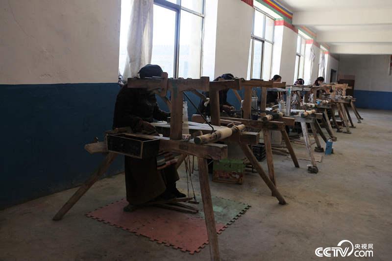 邦典是用最傳統的手工藝織成。