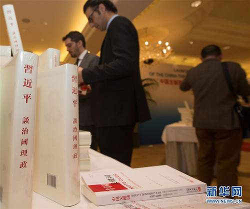 �DƬĬ�J���}