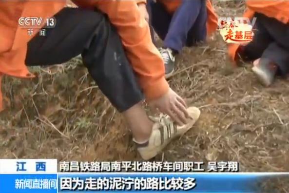 天天翻山越嶺,隊(duì)員們最費(fèi)的就是鞋